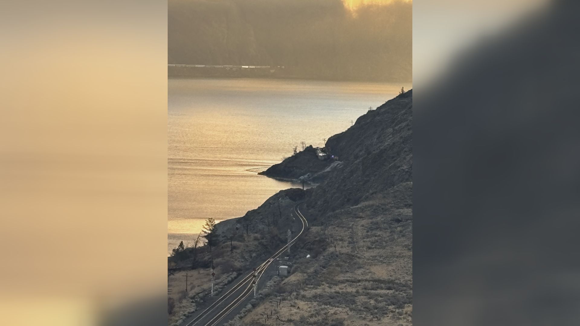 Б К правителствени и други служители са в процес на почистване