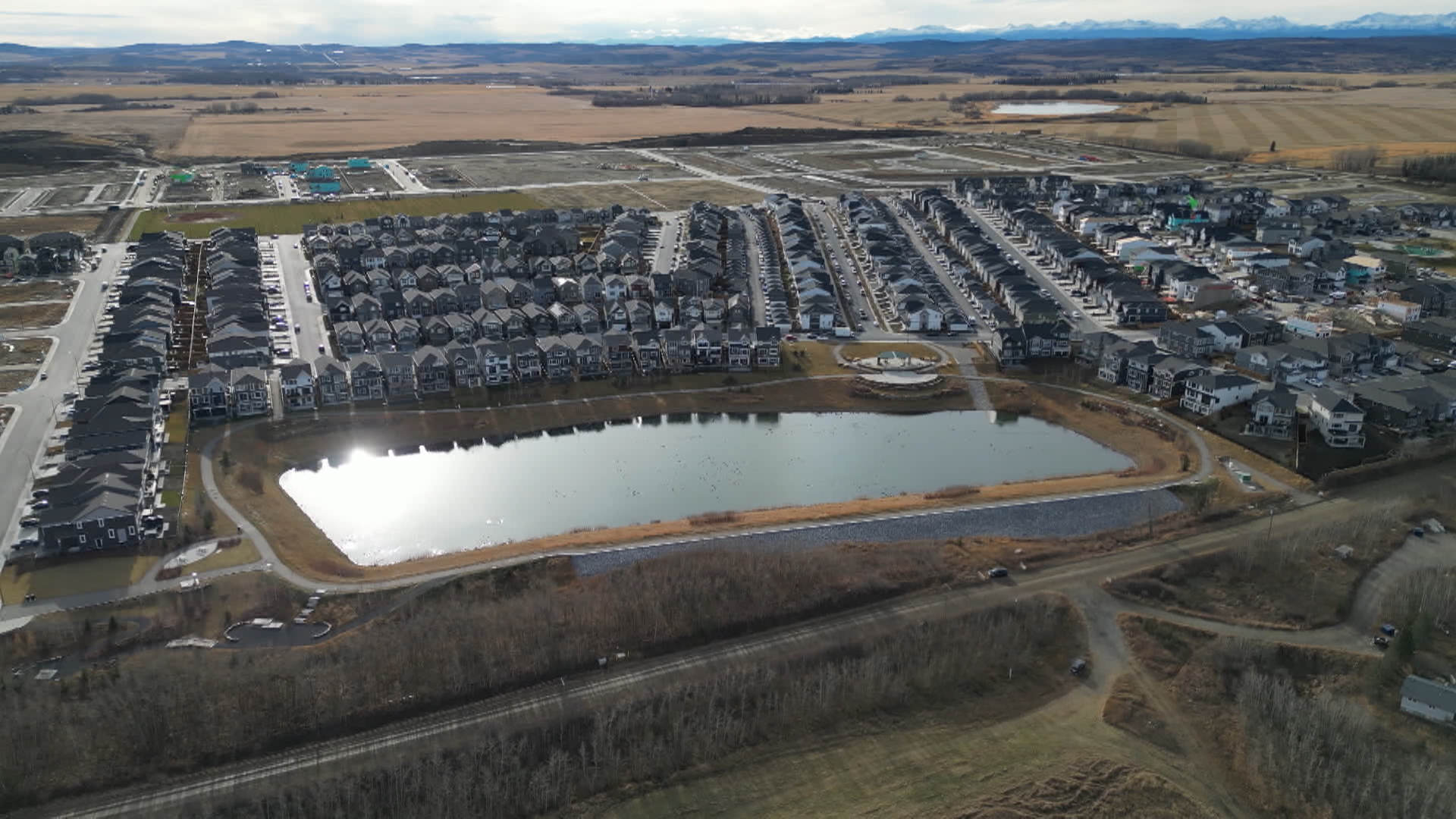 Много от хората живеещи в две от най новите общности в