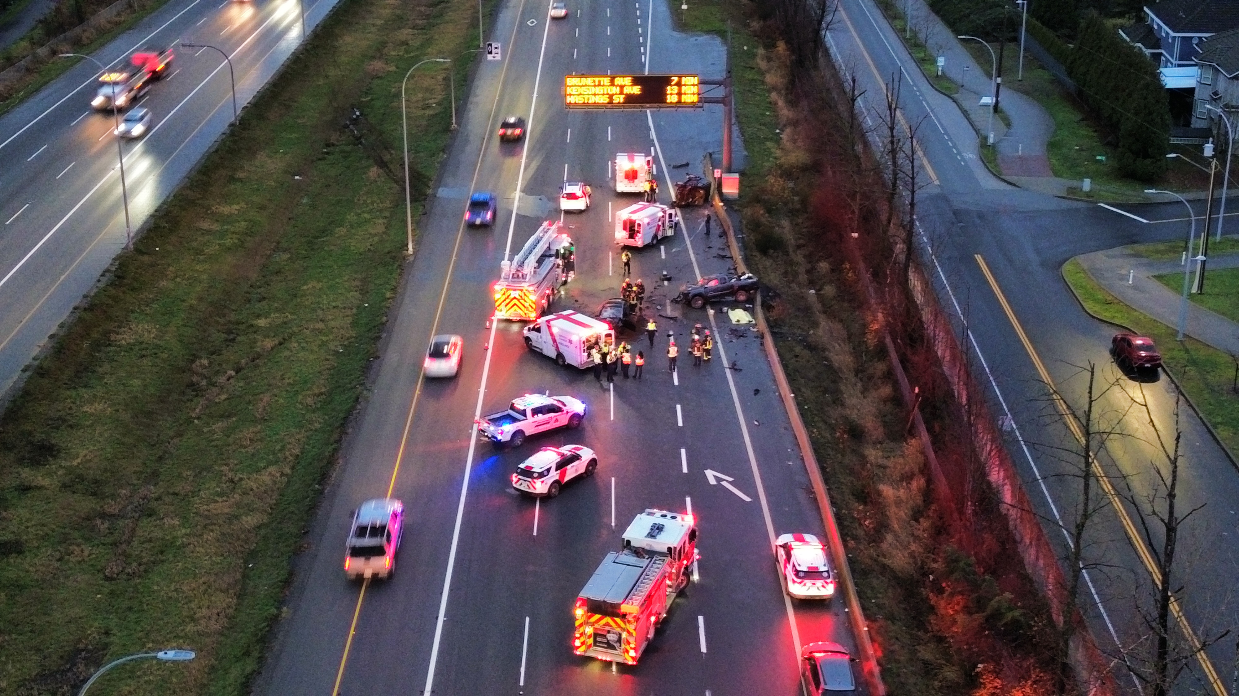Фатална челна катастрофа в понеделник затвори магистрала 1 в Съри, участваха 3 автомобила
