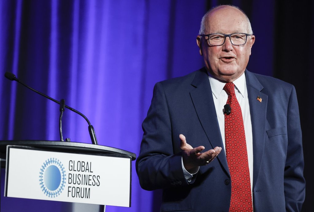 U.S. ambassador Pete Hoekstra 'still smiling' after meeting with David Eby