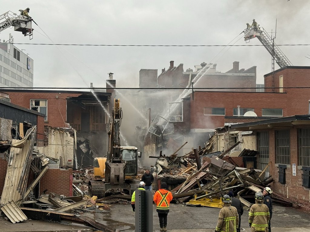 Пожар е унищожил бившия дом на вестника St  Catharines Standard Град Сейнт Катаринс казва че пожарът е избухнал в петък вечерта и е бил