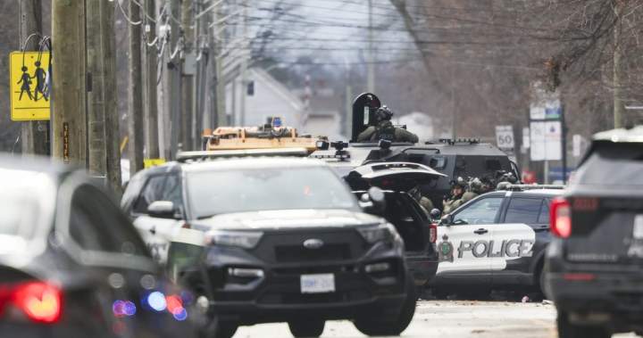 Shelter-in-place lifted after suspect arrested in Welland, Ont. police shooting Shelter-in-place lifted after suspect arrested in Welland, Ont. police shooting