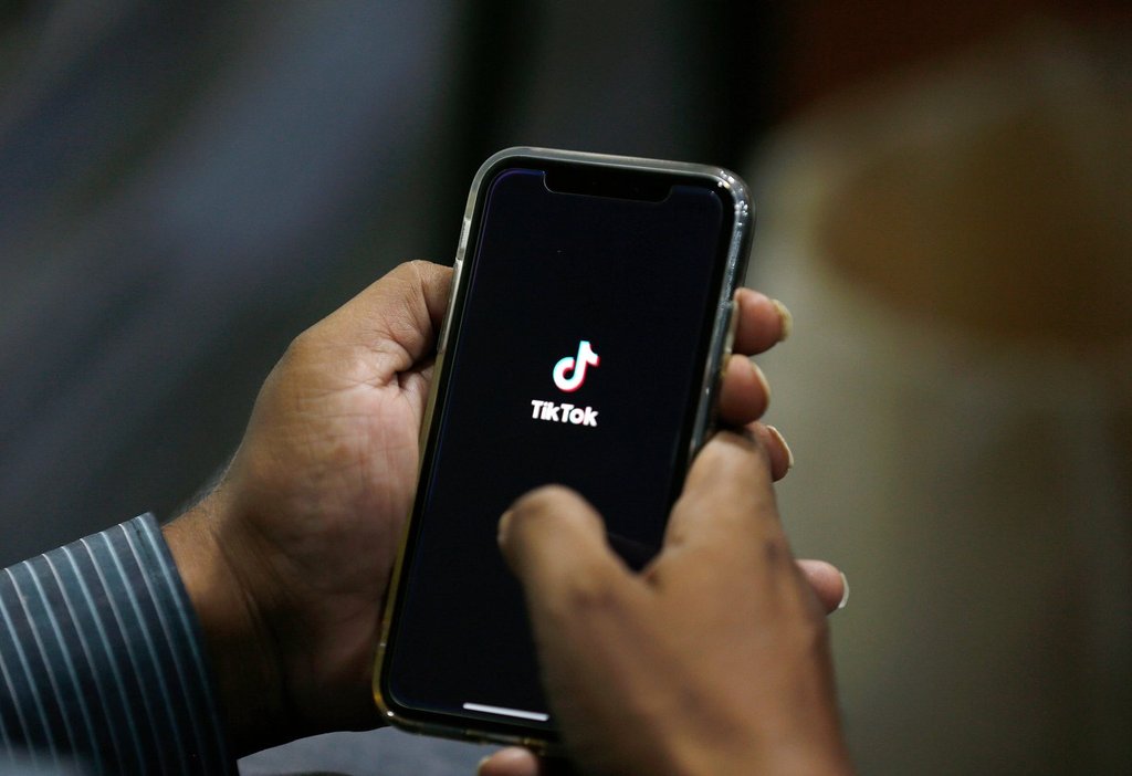 Tech industry parents push for national petition to restrict social media for under 16s