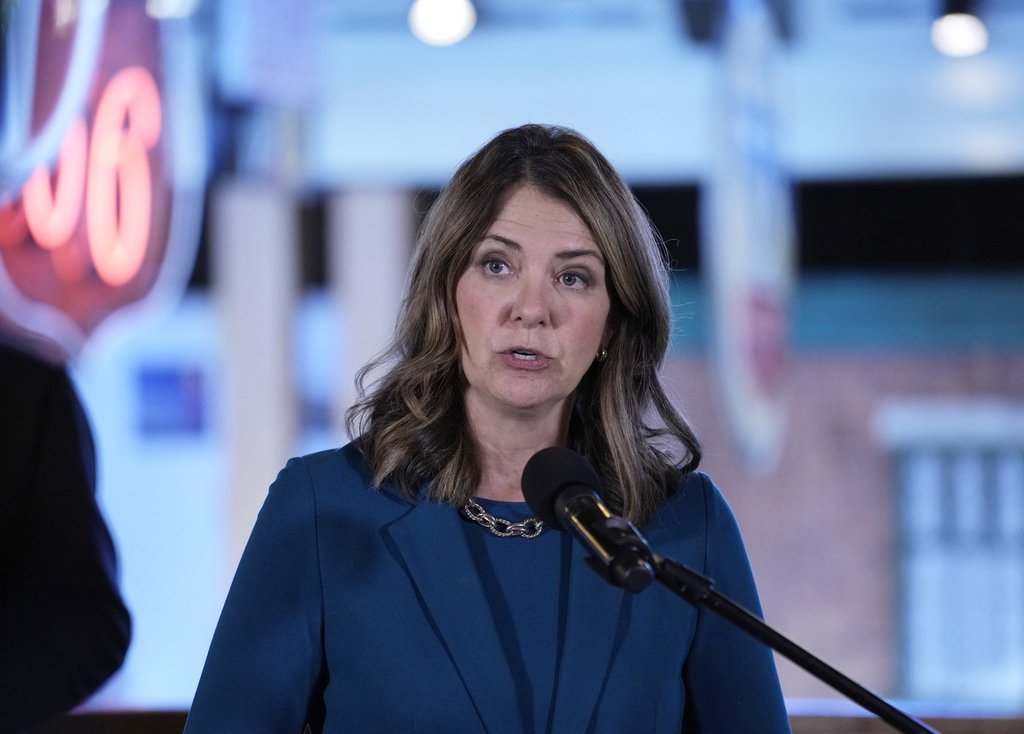 Премиерът на Алберта Даниел Смит казва че днес се очакват