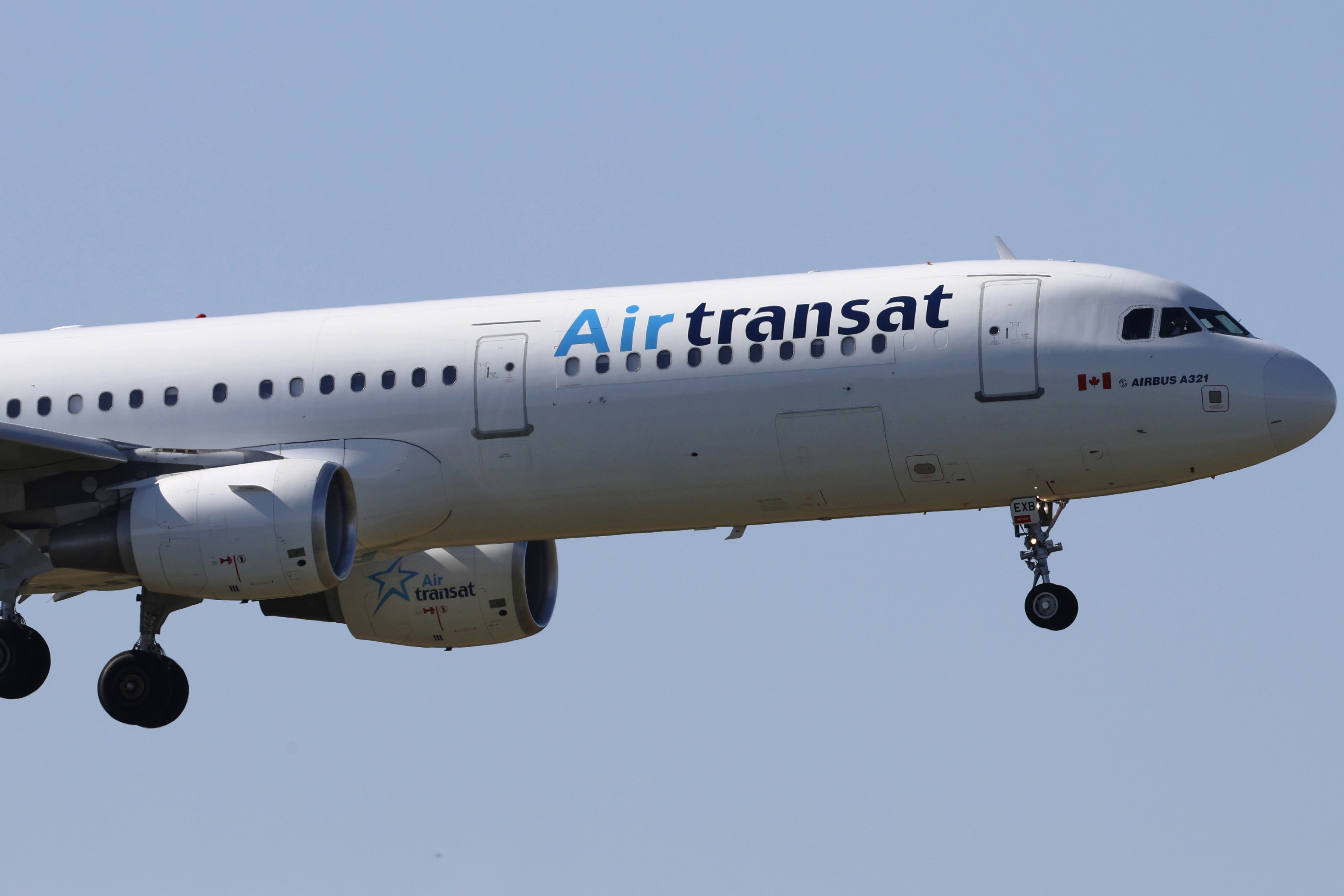 Пътниците летящи с Air Transat във вторник ще трябва да