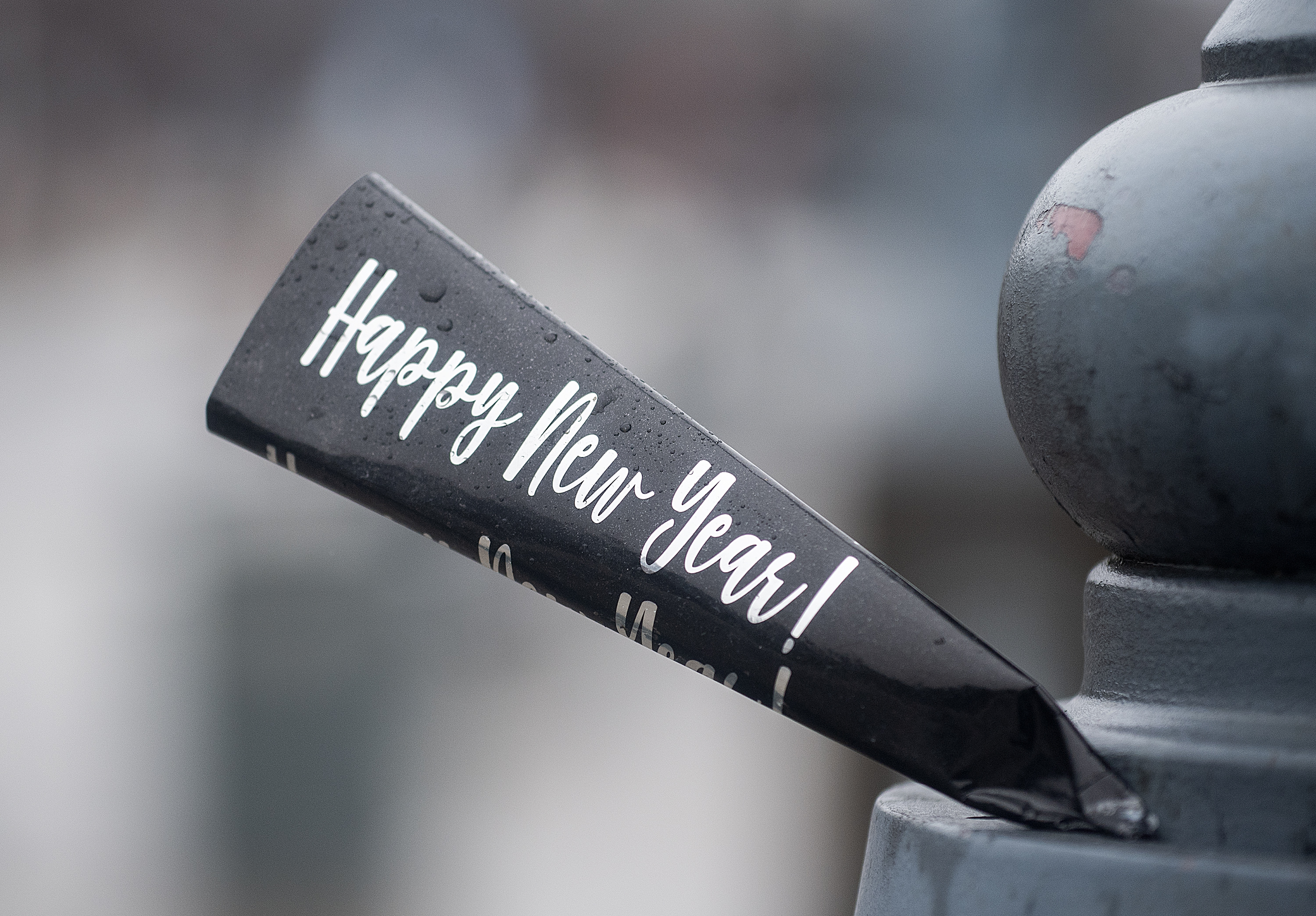 Много канадци се чувстват обнадеждени за 2026 г., но са недоволни от действителните решения: анкета