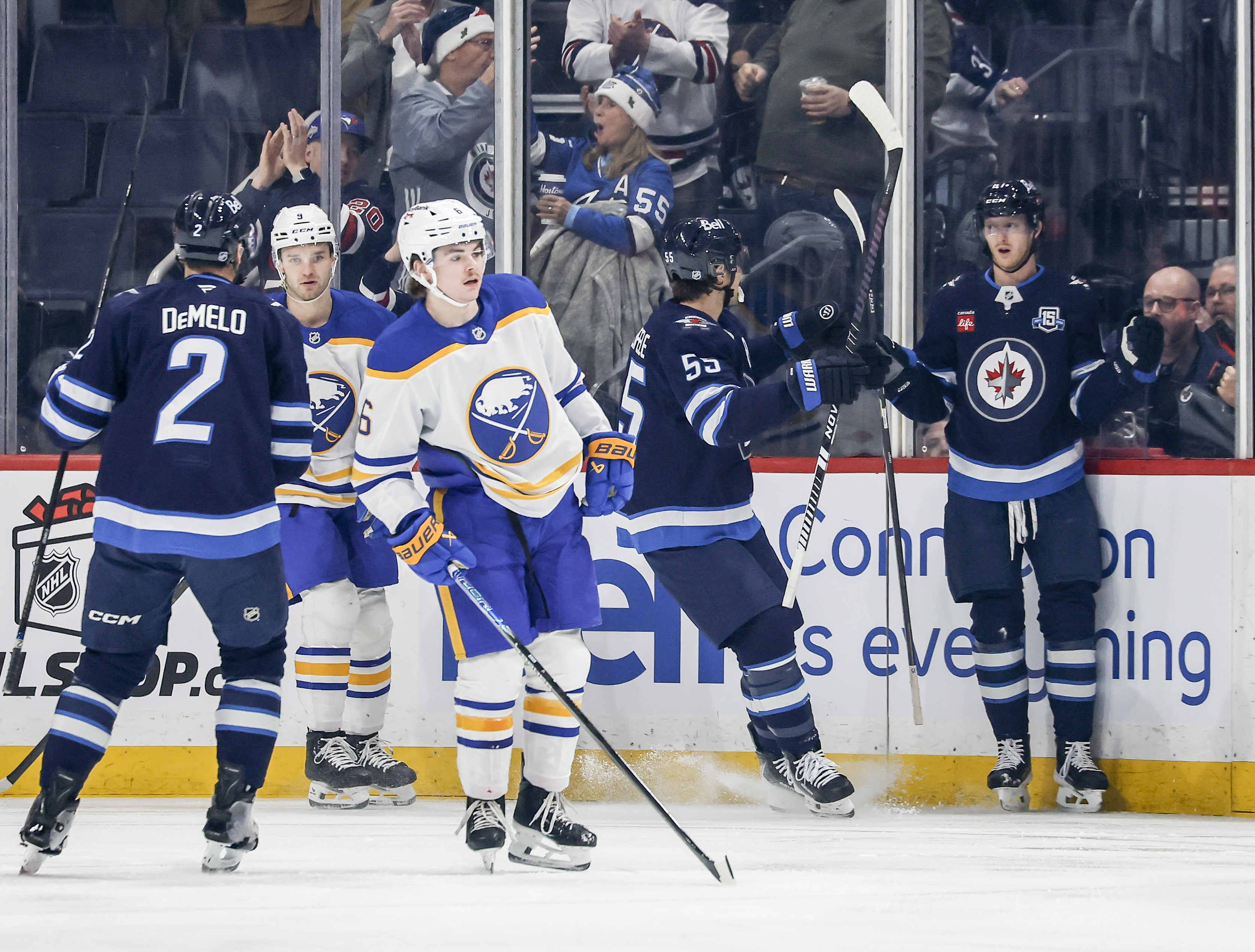 Феновете умоляваха играчите на Уинипег Джетс да започнат да допринасят