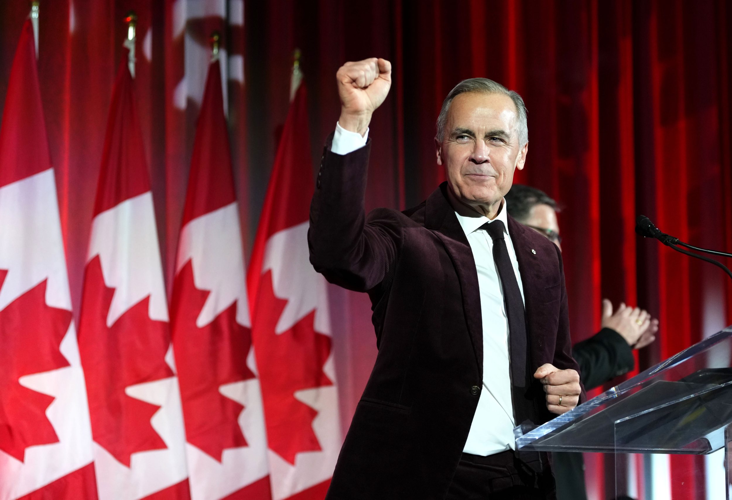 Новите анкети показват че повече канадци одобряват премиера Марк Карни