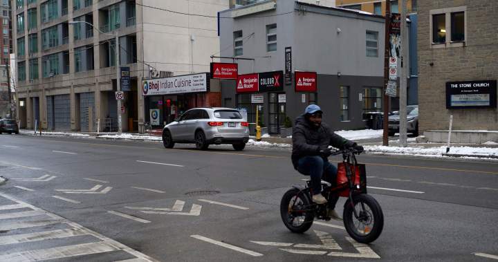 Консултите в Торонто молят служителите да измислят как да конфискуват