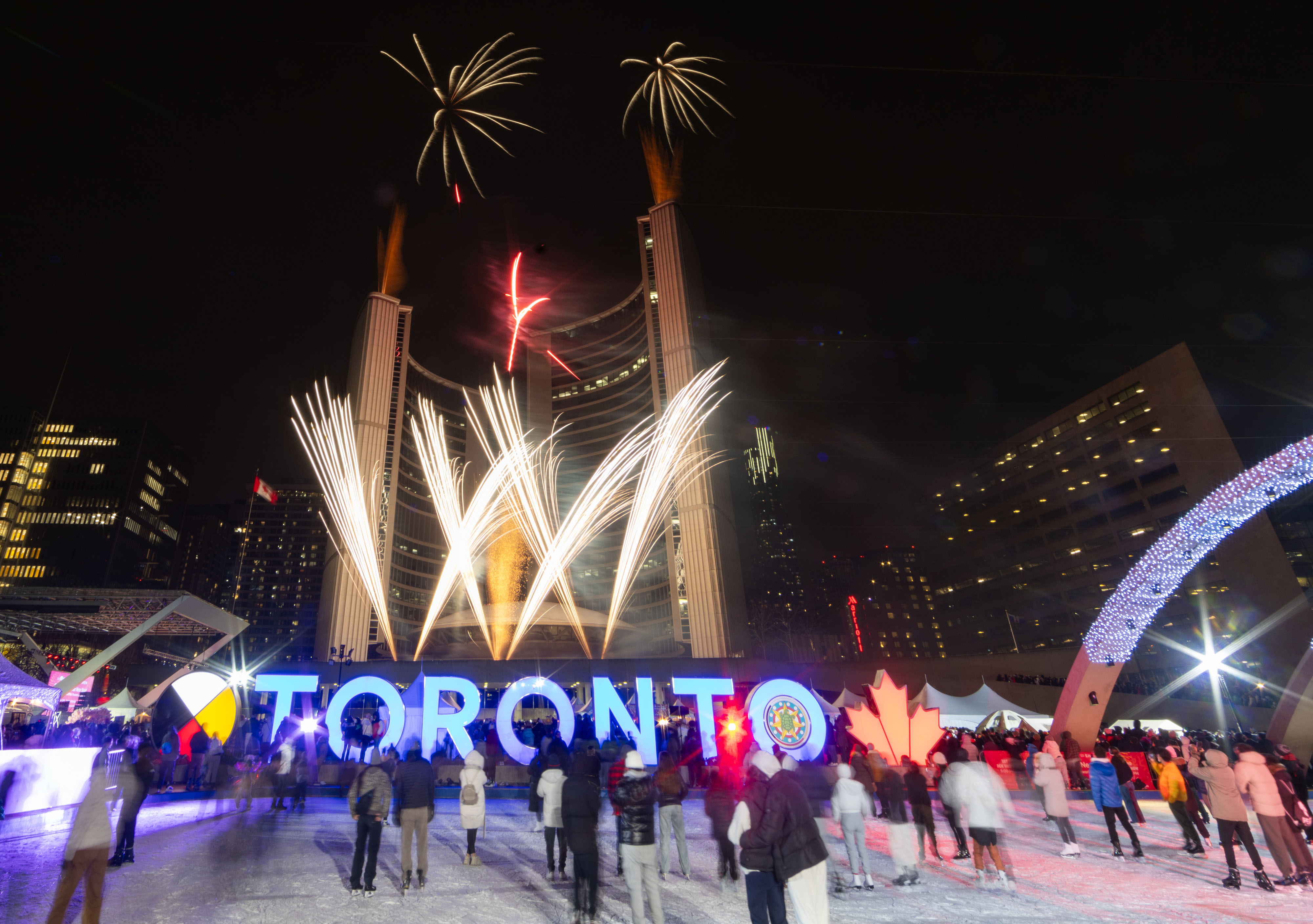 Кога да хванете последния влак за вкъщи безплатно в Торонто на Нова година