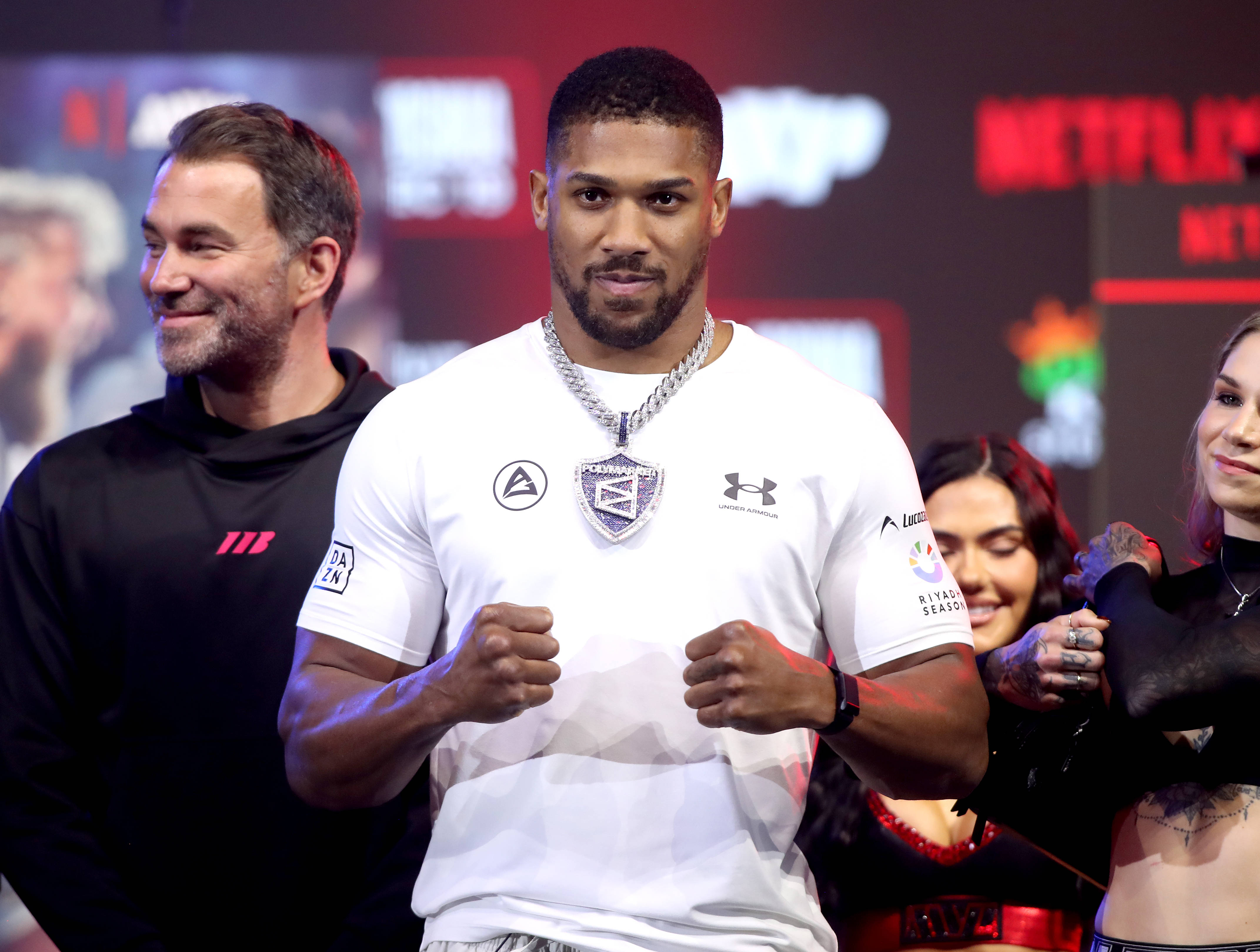 Боксьорът Антъни Джошуа е ранен при автомобилна катастрофа, която уби 2 души в Нигерия