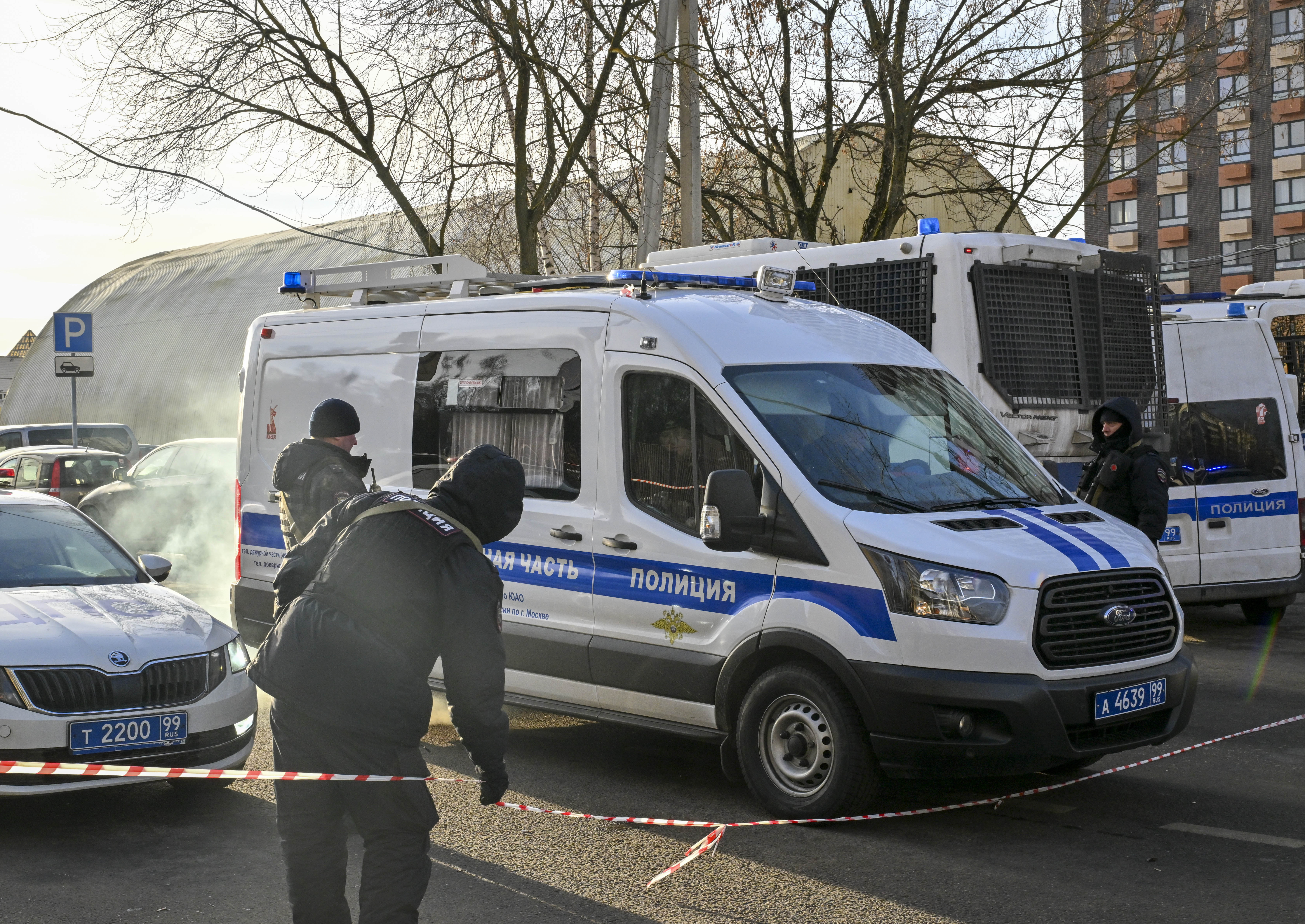 Двама руски полицаи загинаха при експлозия в Москва