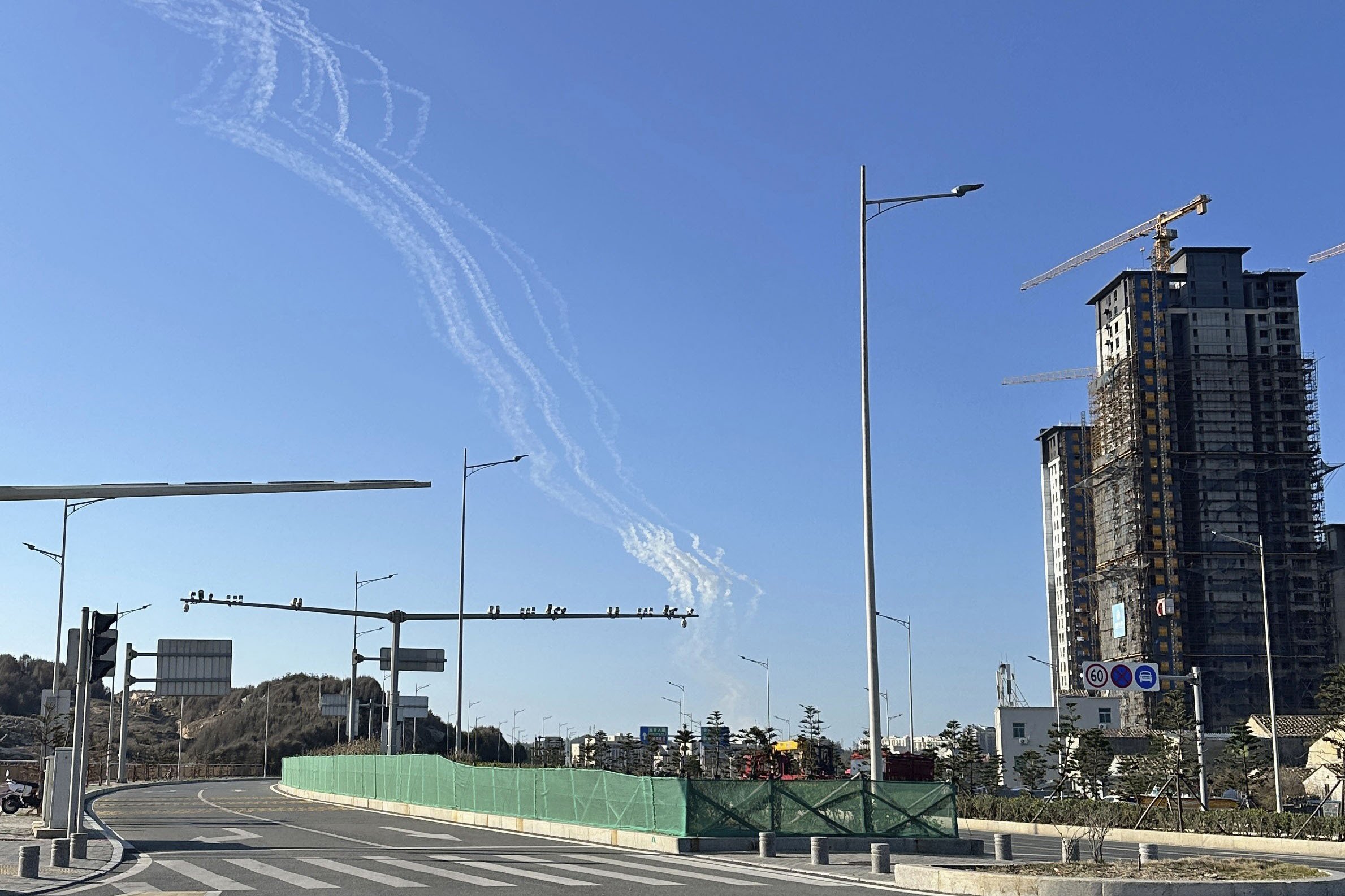 Китайската народноосвободителна армия организира втори ден от широкомащабни военни учения