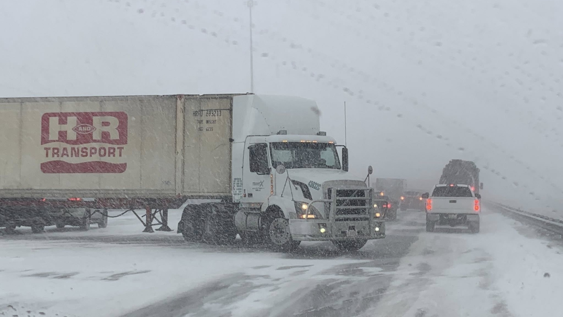 Бързо движеща се система с ниско налягане обхвана Албърта в