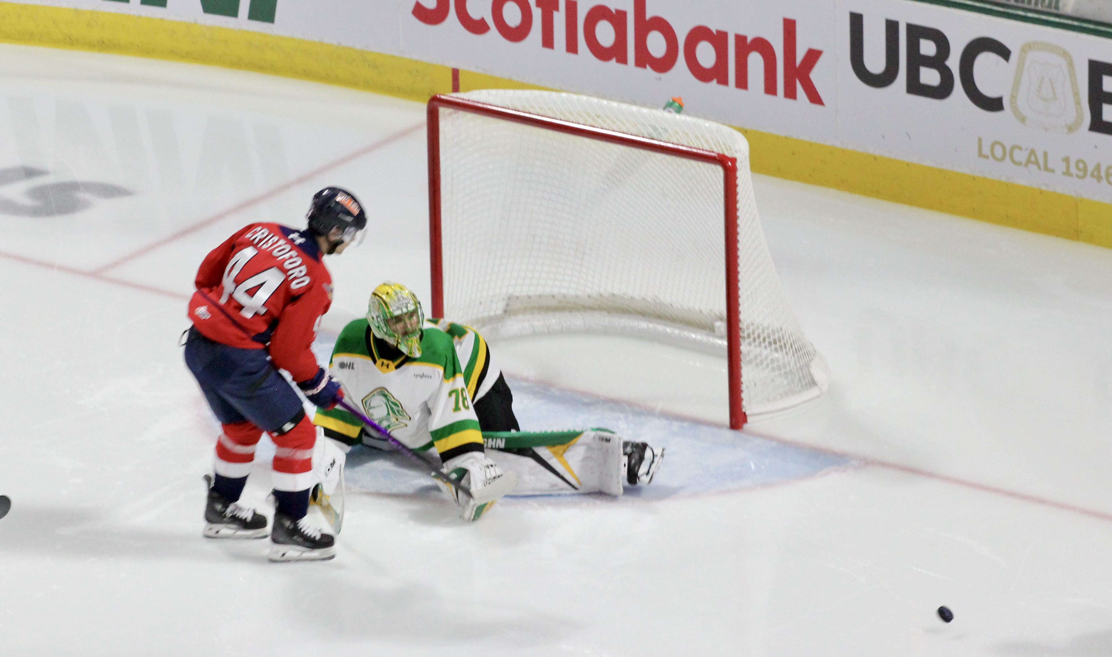 Три гола от втория период на Уиндзор Спитфайърс се изправиха