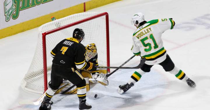 Мич Йънг и Истън Уалос отбелязаха по веднъж и добавиха