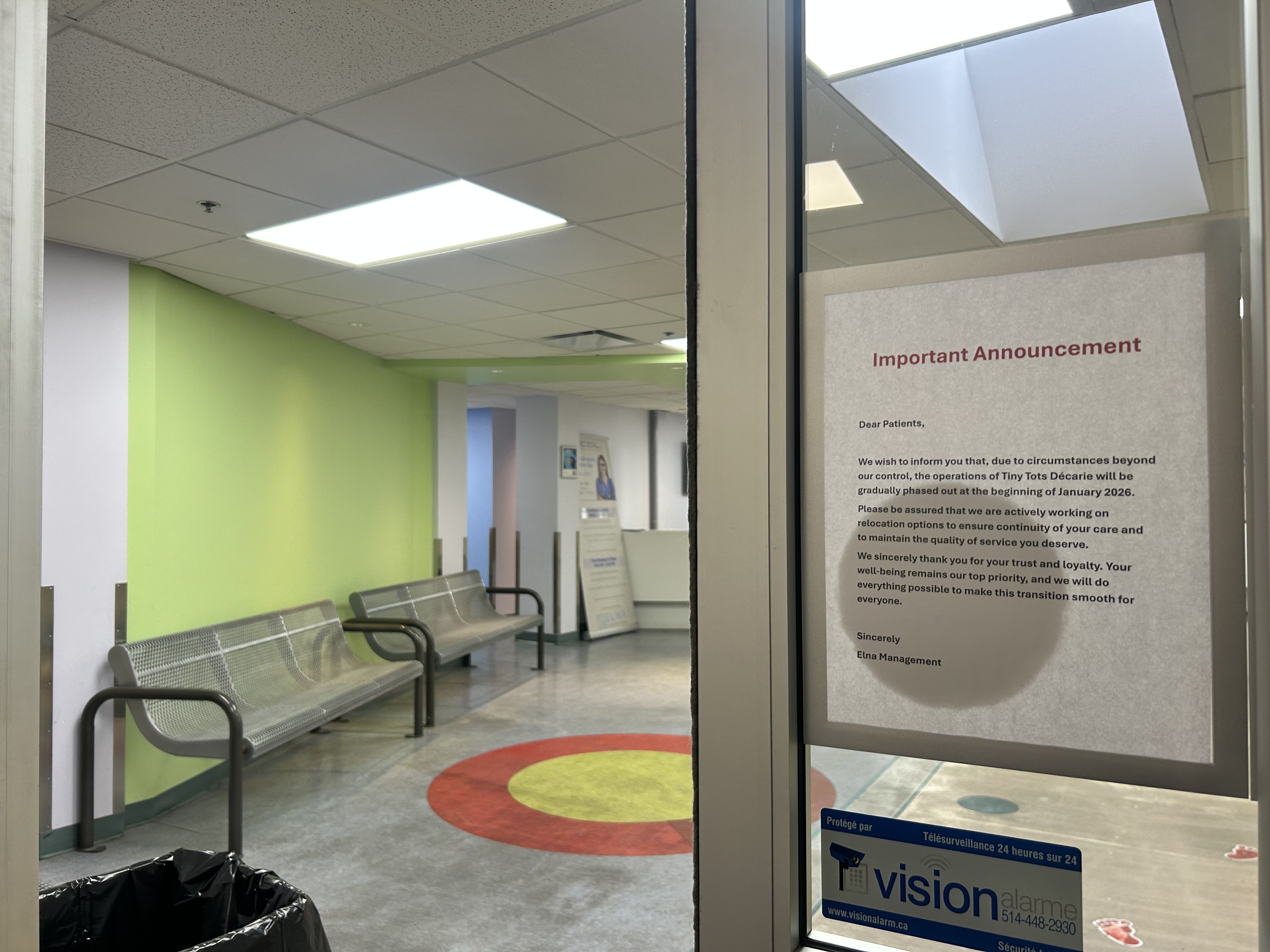 В една от най големите педиатрични клиники в Монреал нова табела
