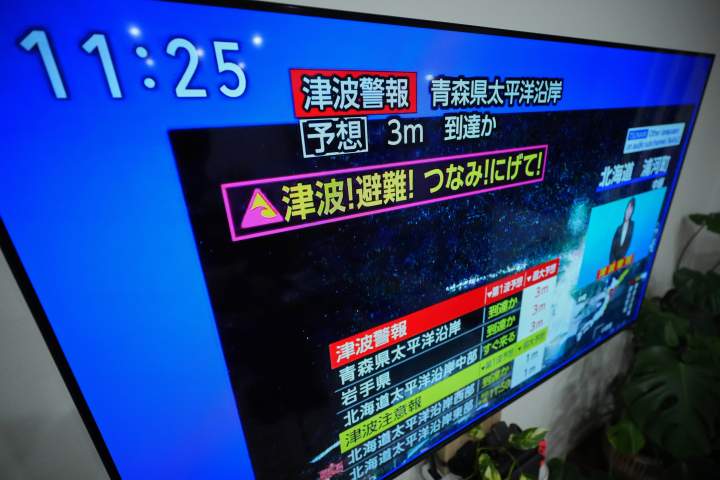 Magnitude 7.5 earthquake injures 23 in Japan, triggers tsunami