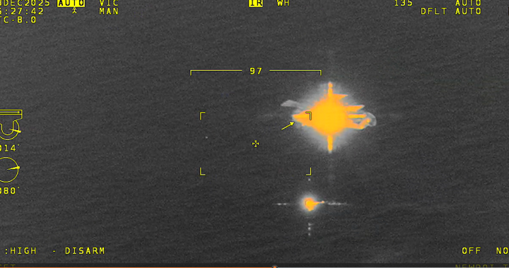Моряк се възстановява след падане в океана край бреговете на