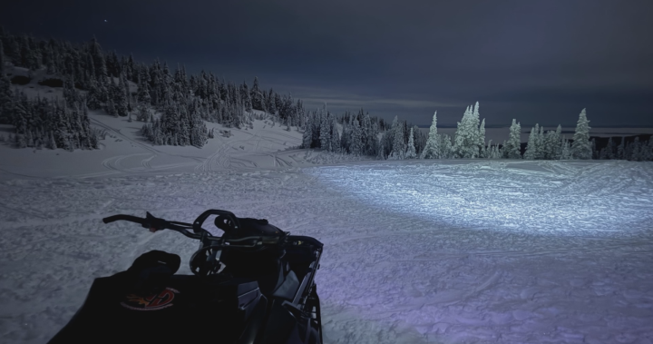 С нарастването на сезона на моторните шейни в Оканаган екипите