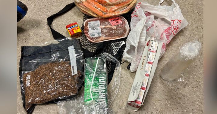 Поправителни служители в затвор в Южна Каролина засякоха таен пакет