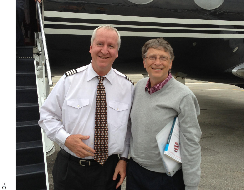 Bill Gates posing with an unidentified man.