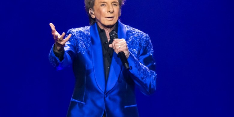 Barry Manilow reveals 'cancerous spot' found on his lung