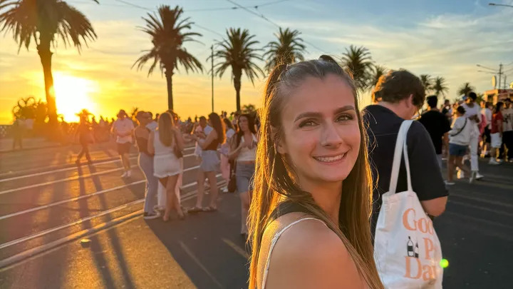 Бащата на Рейчъл Търнър беше неутешим докато изнасяше изявление за