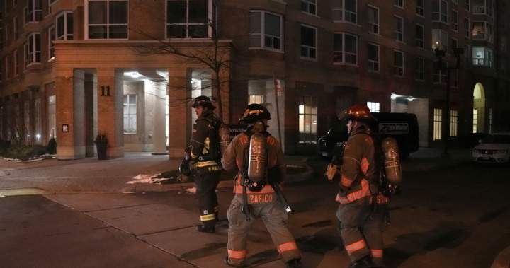 Пожар започнал в края на миналия месец все още тлее