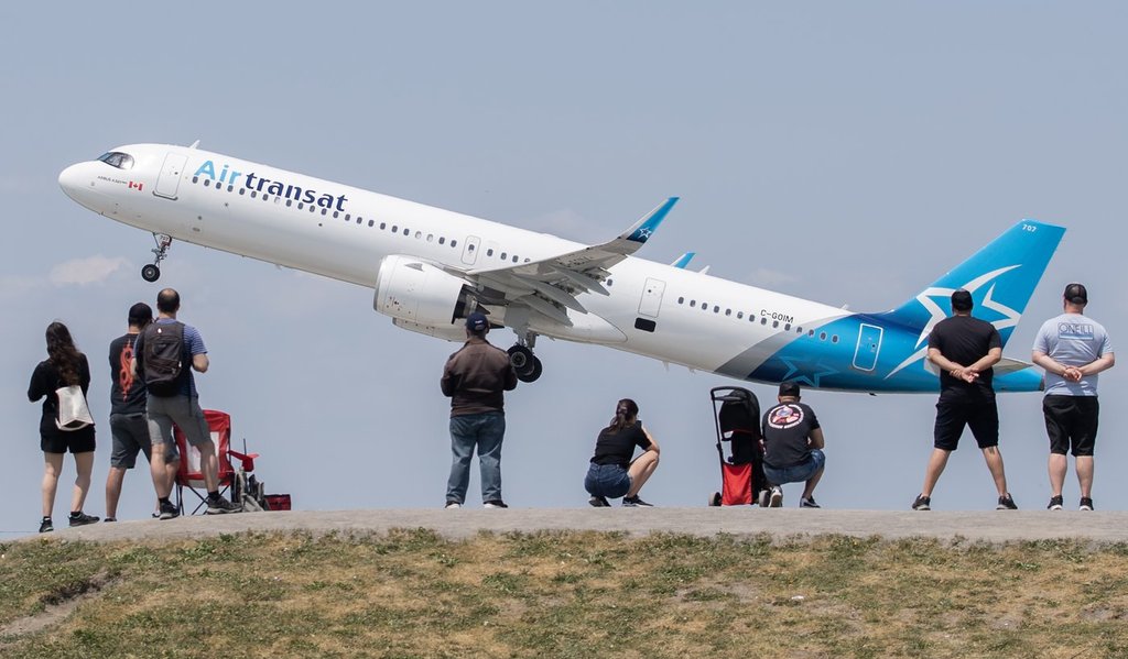 Пилотите на Air Transat може да са на пикет още