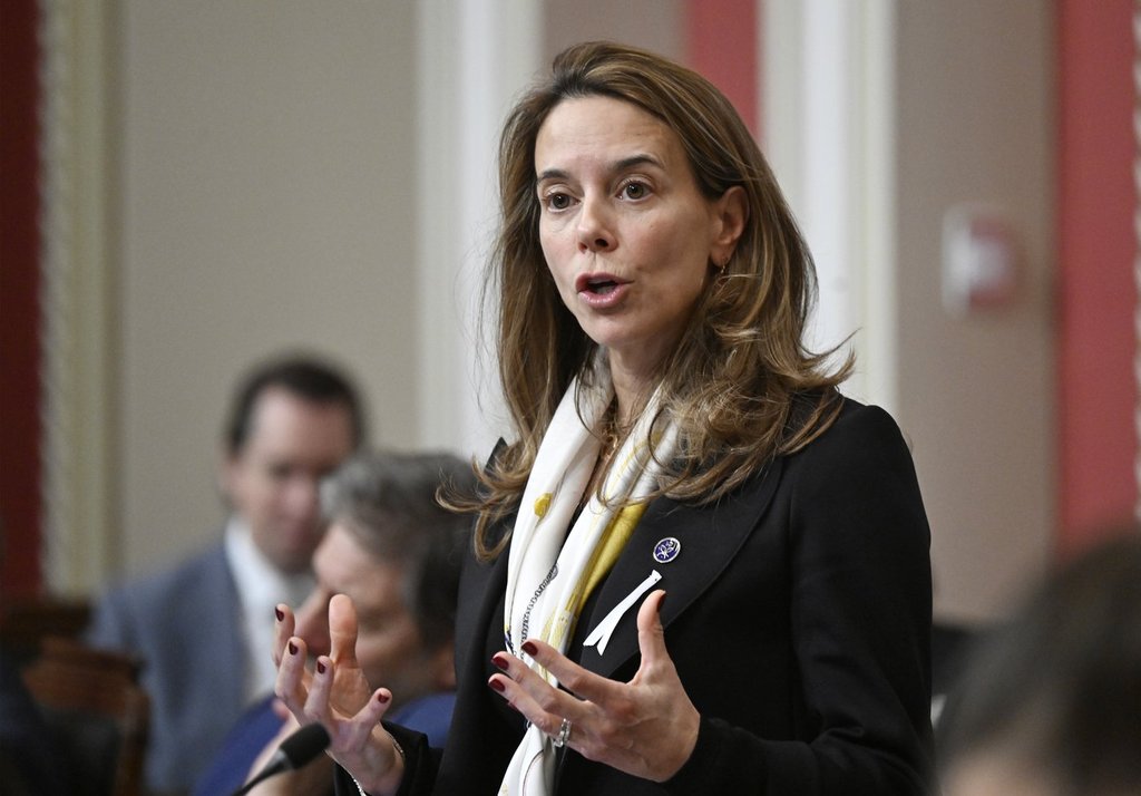 Правителството на Квебек планира да премахне еквивалента на 5000 длъжности на