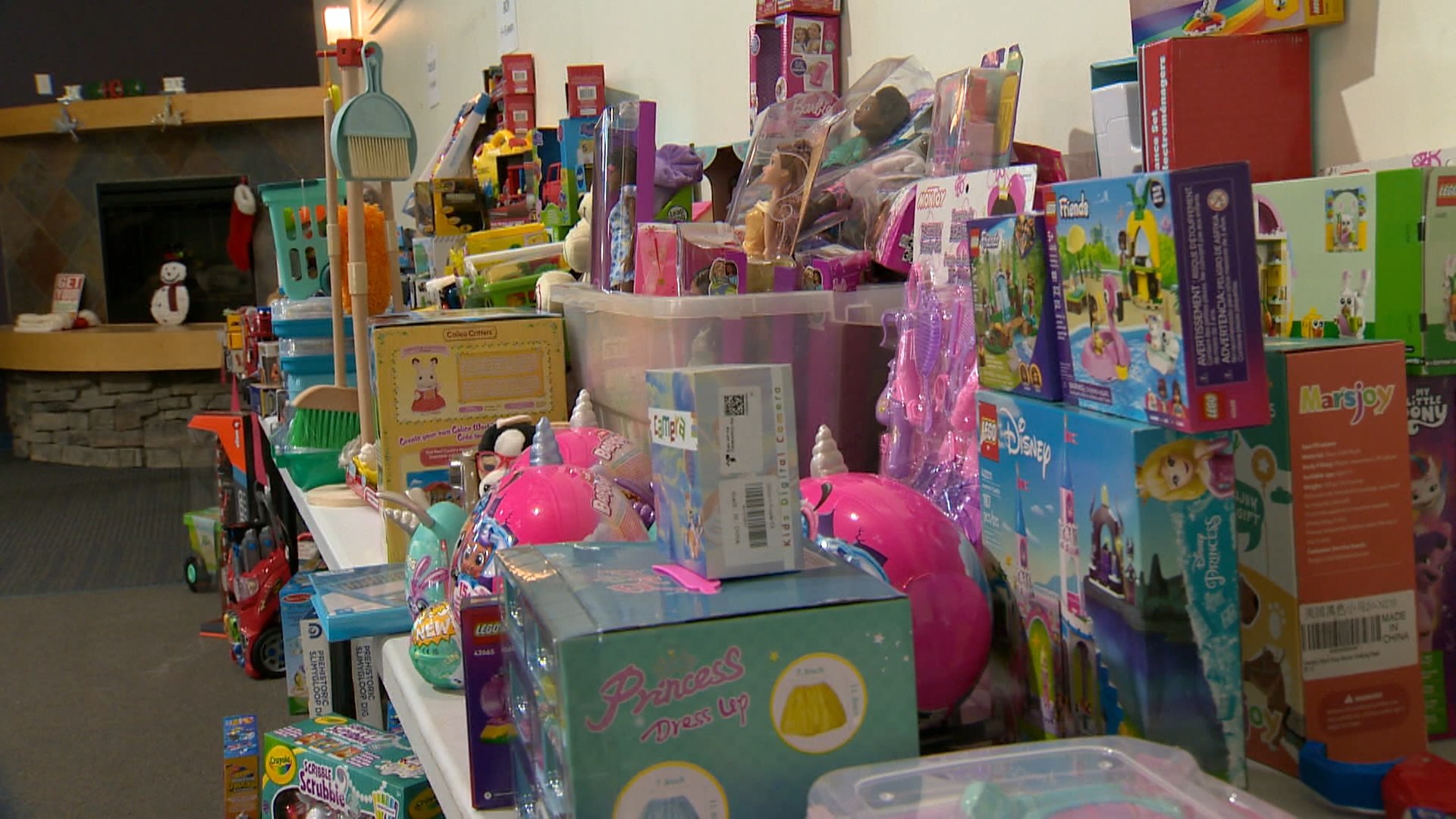 Airdrie rallies in support of holiday hamper program following theft