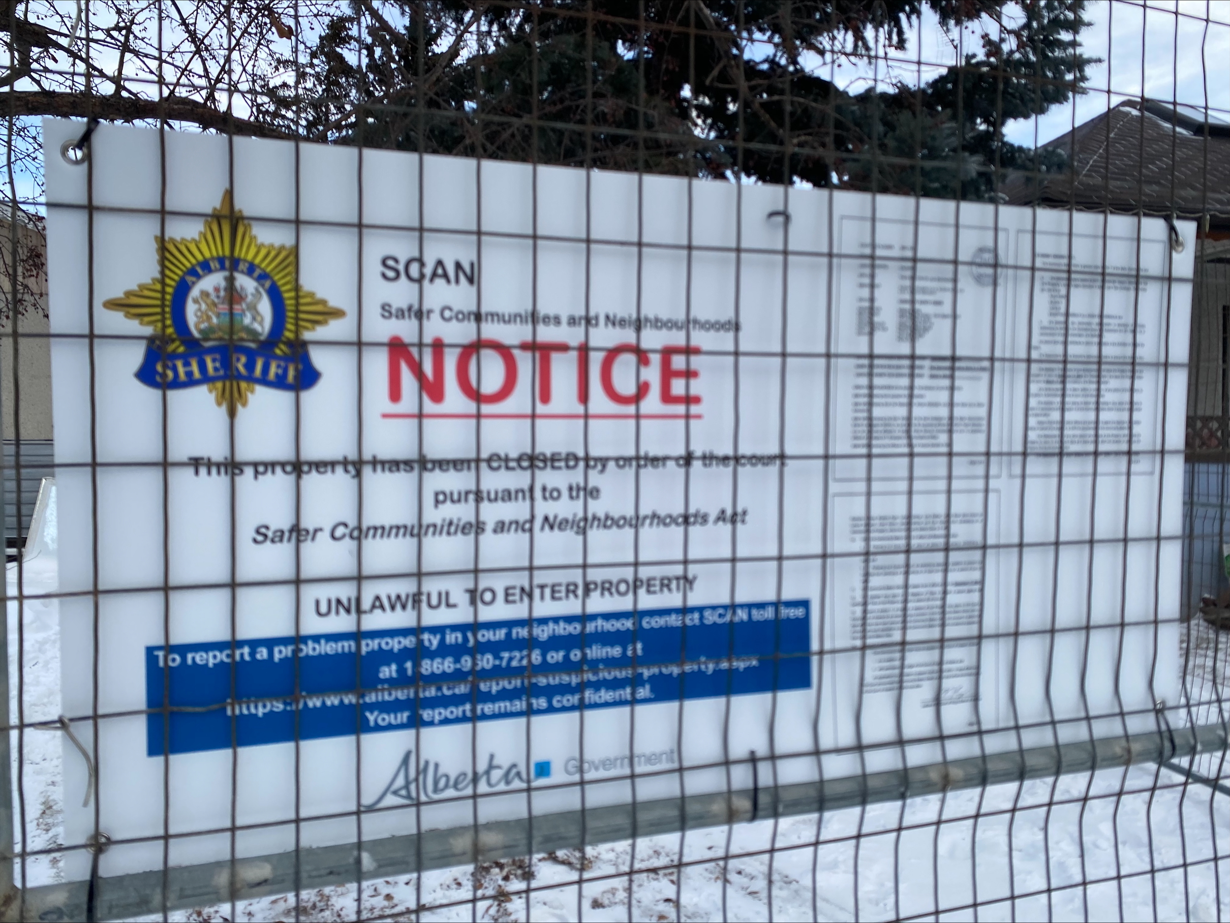 Шерифите на Алберта затвориха прословутата аптека в Калгари