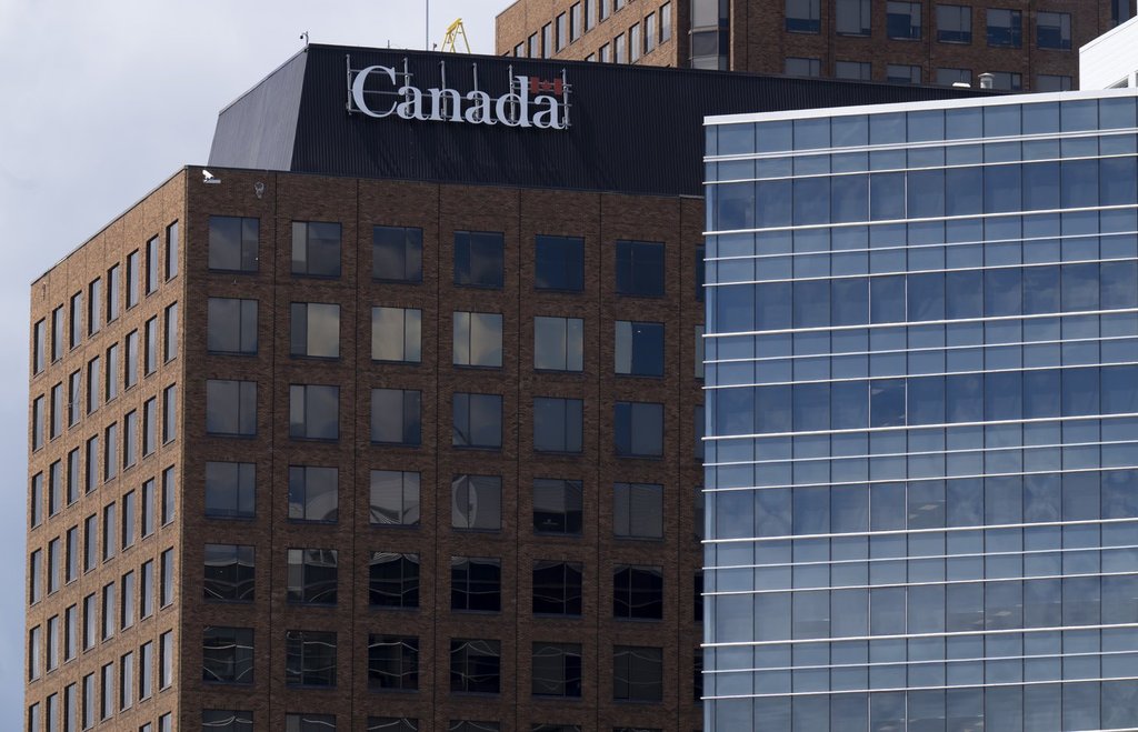 Федерален синдикат казва че стотици работници са били предупредени че