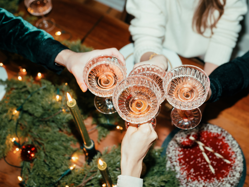 From quick prep tricks to simple decor wins, here’s how to stay calm, organized, and actually enjoy celebrating with your guests.