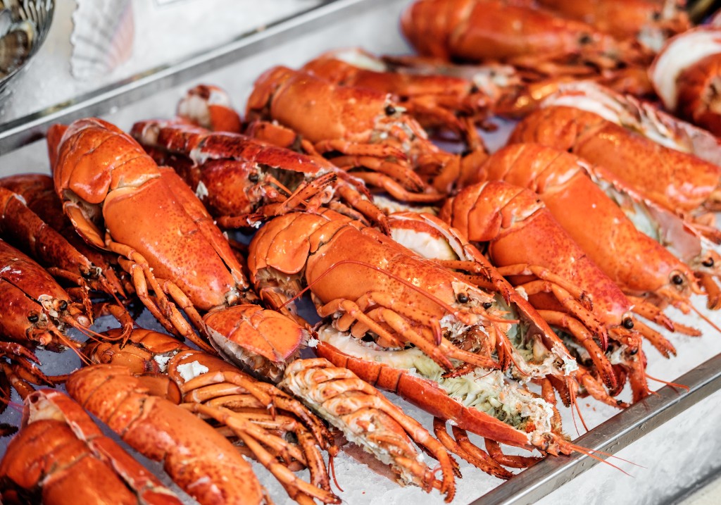 Пратка с омари на стойност 400 000 е била открадната