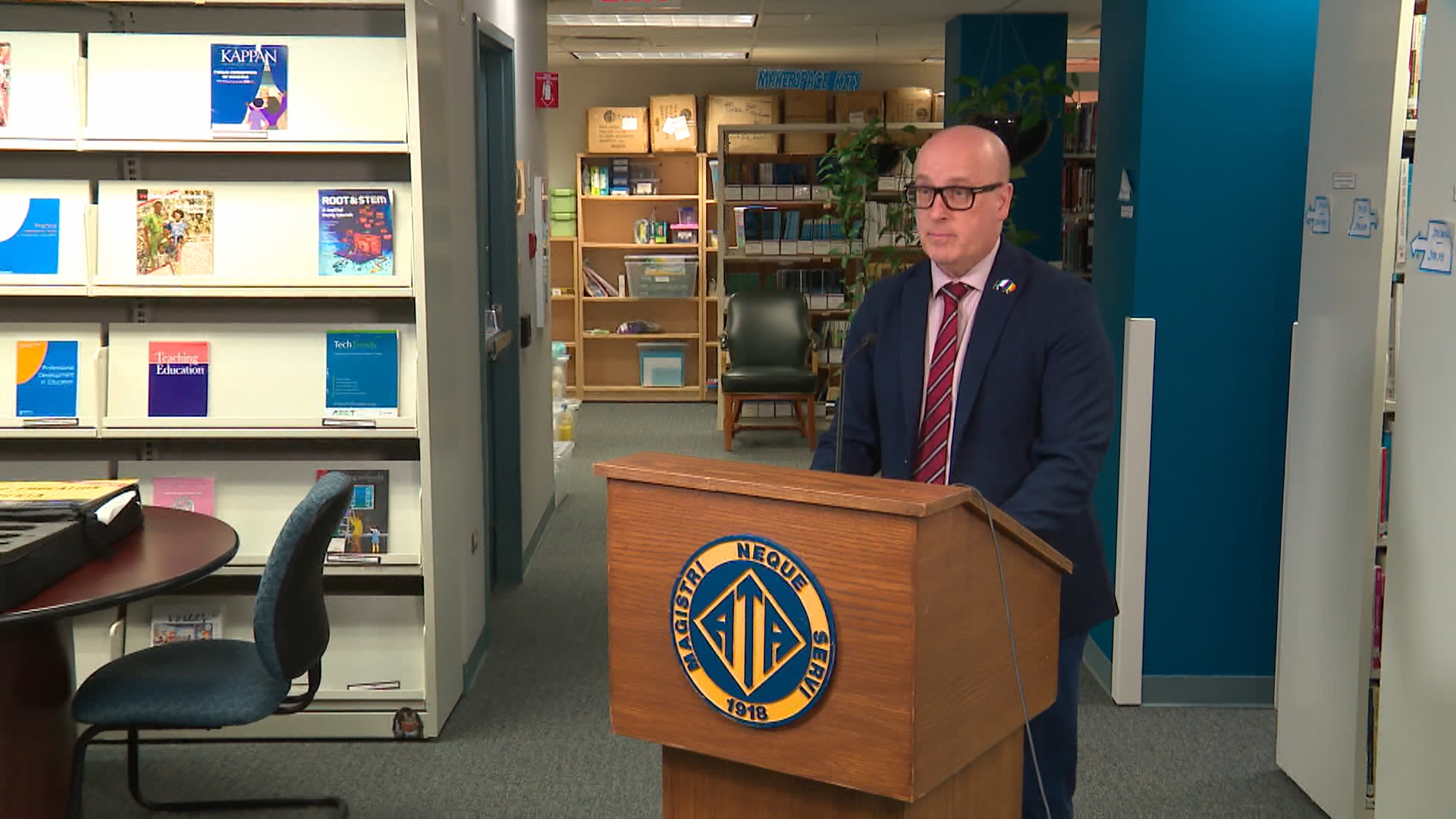 Асоциацията на учителите в Алберта ATA обвинява правителството на провинцията