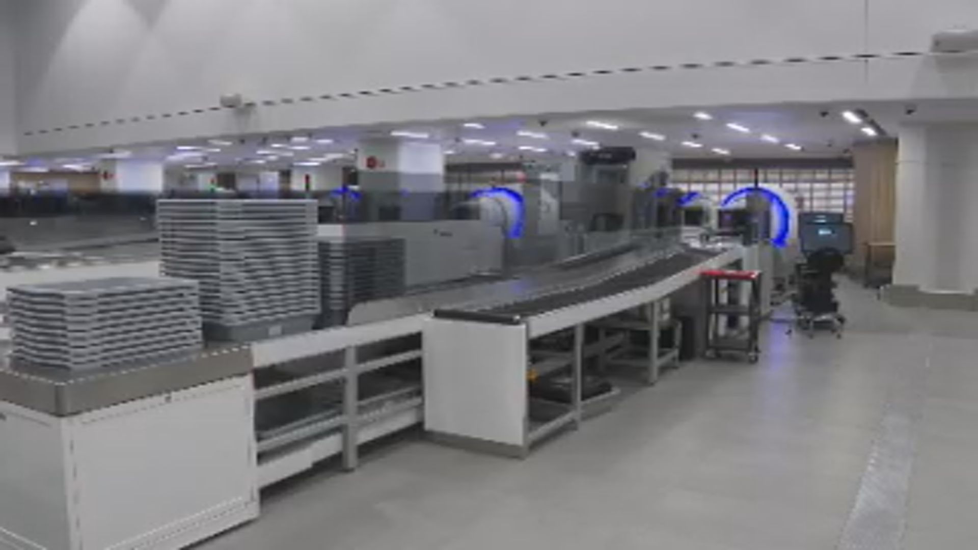 Преминаването през охраната на международното летище Калгари ще изглежда много