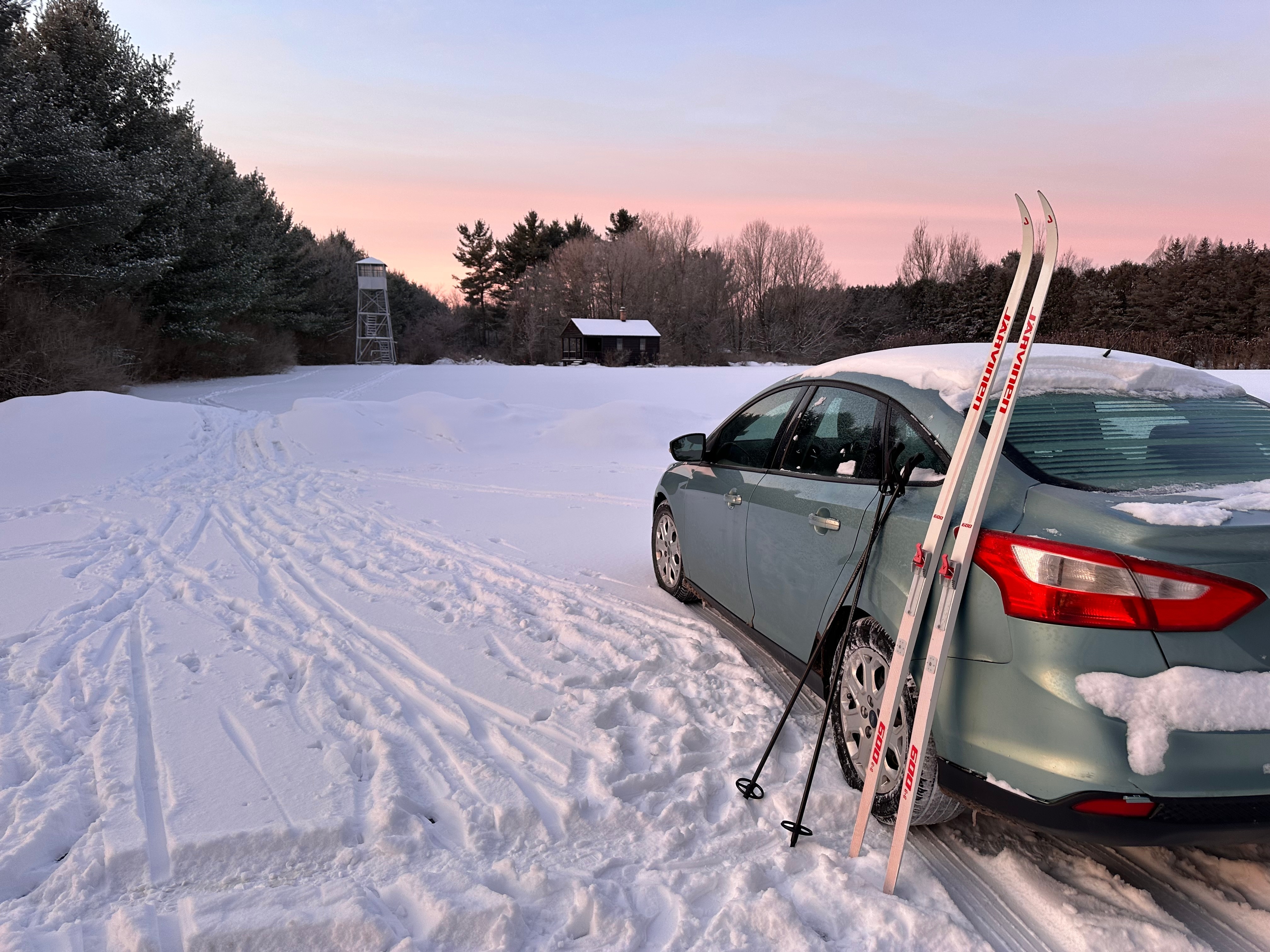 Мощна зимна буря връхлетя на изток от равнините в неделя