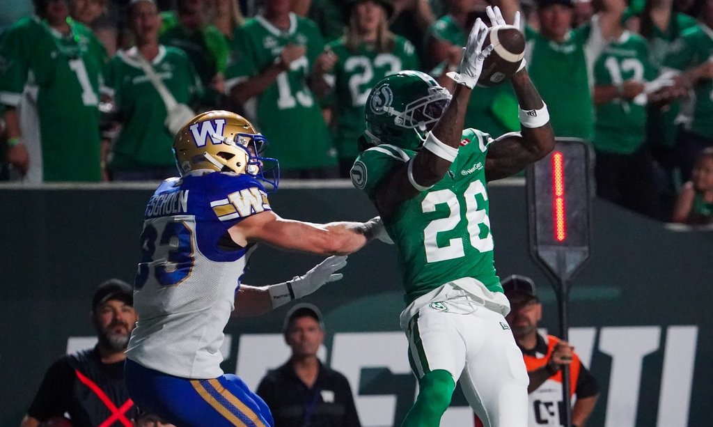 Saskatchewan Roughriders подписаха звездата канадски дефанзивен бек Tevaughn Campbell и американския защитник Jameer Thurman за едногодишно удължаване на договора Договорът