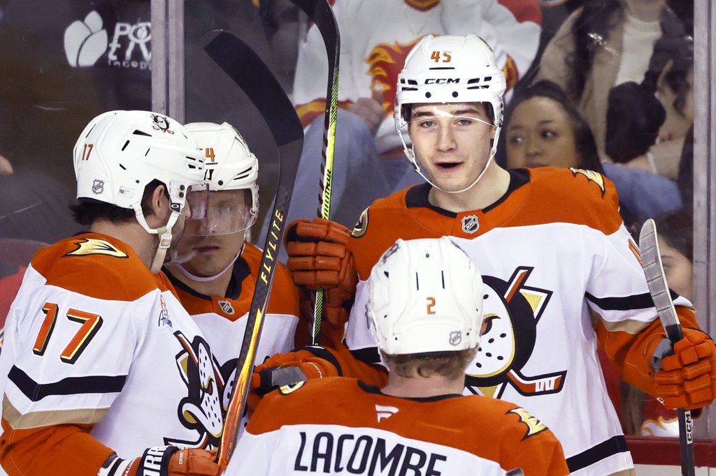 КАЛГАРИ – Новобранецът в дясното крило Бекет Сенеке направи първия