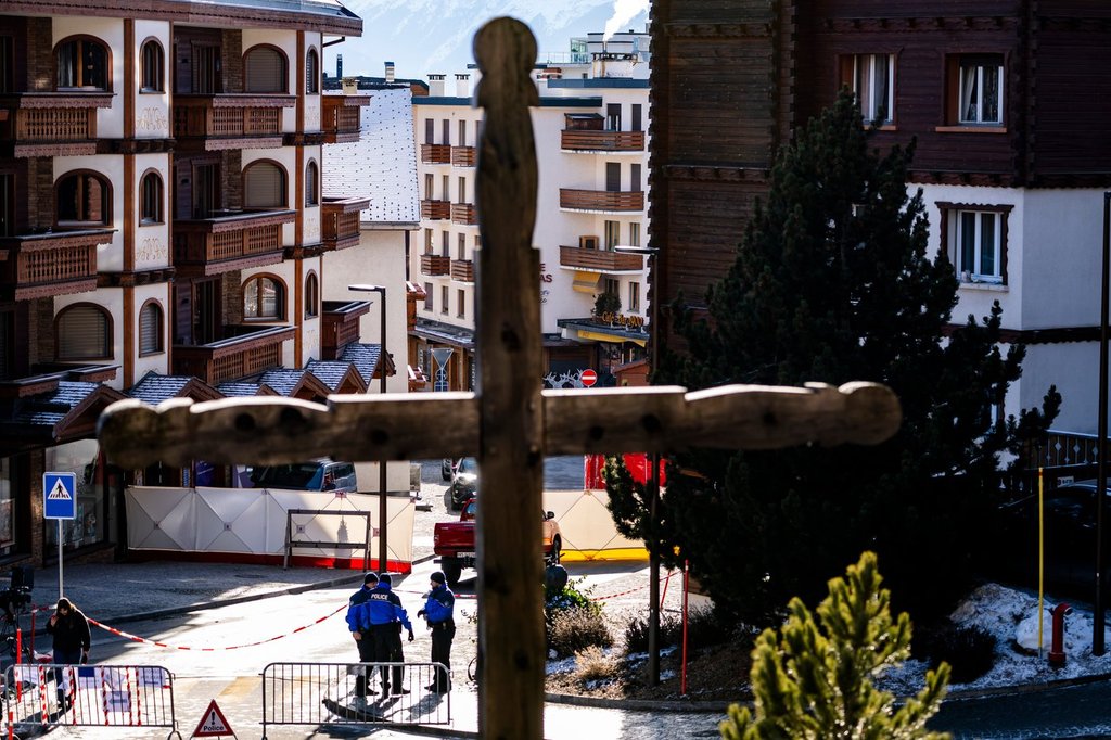 Десетки хора се предполагат загинали и около 100 са ранени