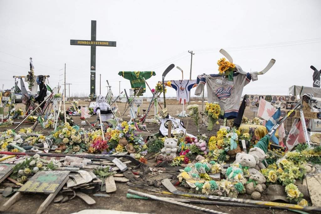 A memorial is displayed for the victims of the Humboldt Broncos bus crash on the corner of highway 35 and highway 335 near Codette, Sask. on Saturday, April, 6, 2019. THE CANADIAN PRESS/Kayle Neis.