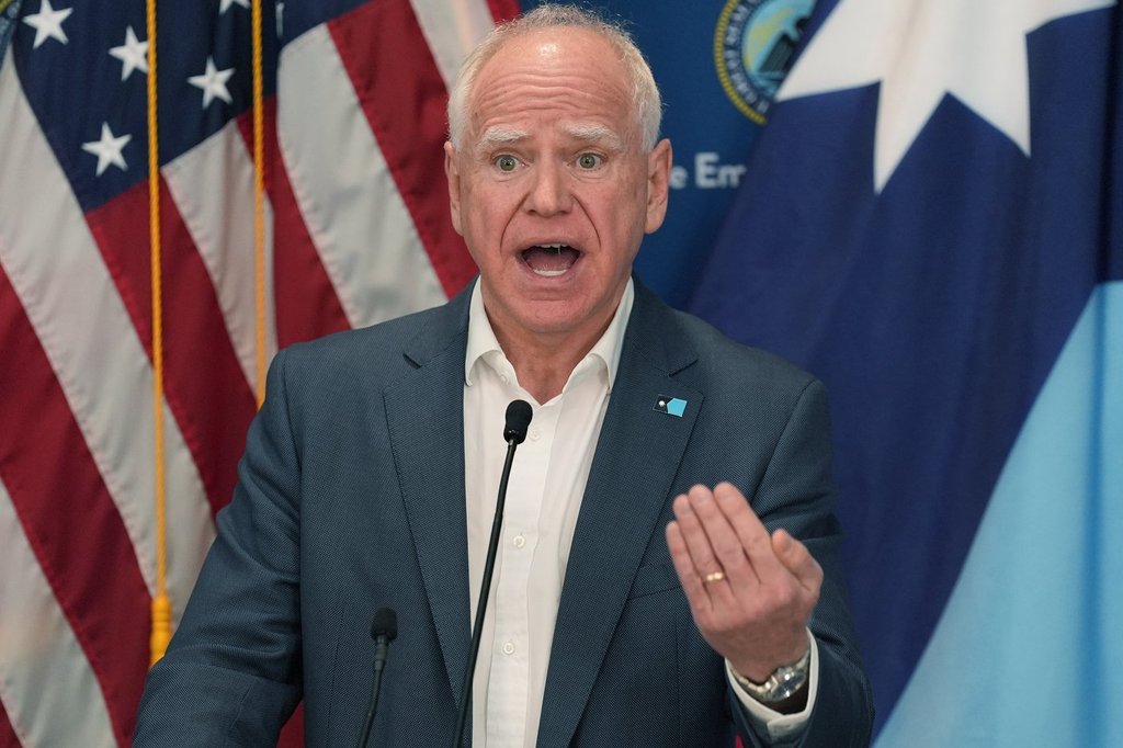 В дуелни пресконференции федерални и щатски служители предложиха коренно различни