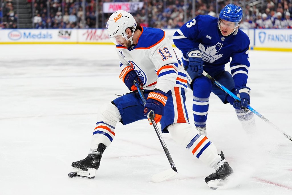 ЕДМОНТОН – Едмънтън Ойлърс постави нападателя Адам Хенрике като контузен