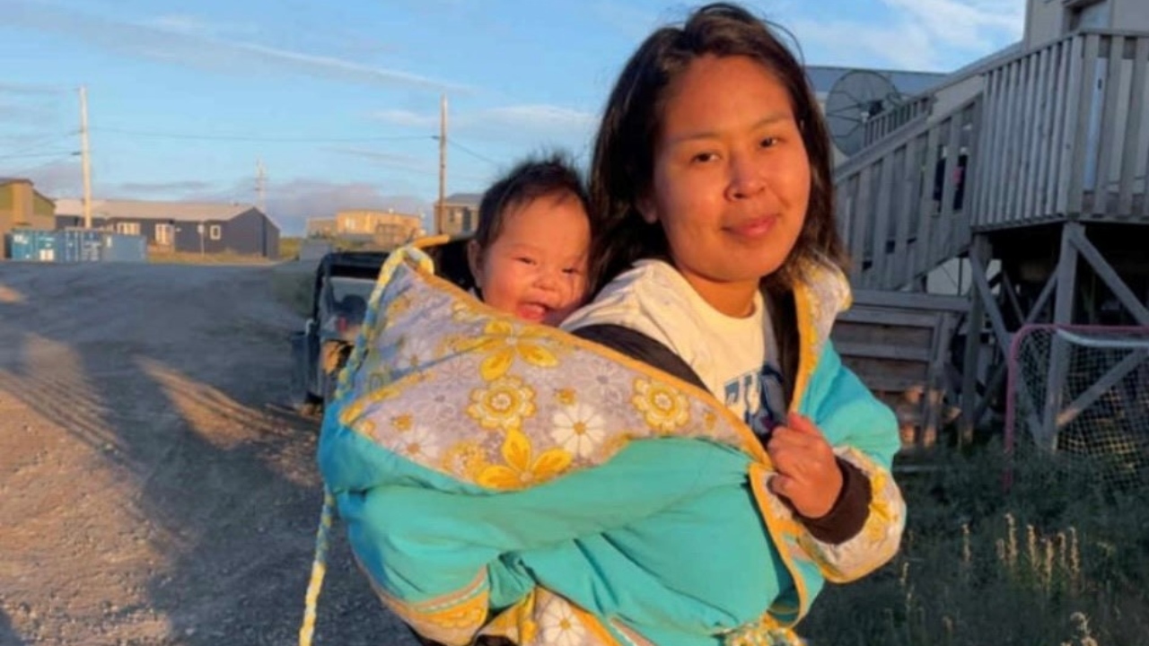 Страхуваха се, че изчезналото бебе е мъртво, след като останките на майка му бяха открити в апартамент в Сейнт Албърт