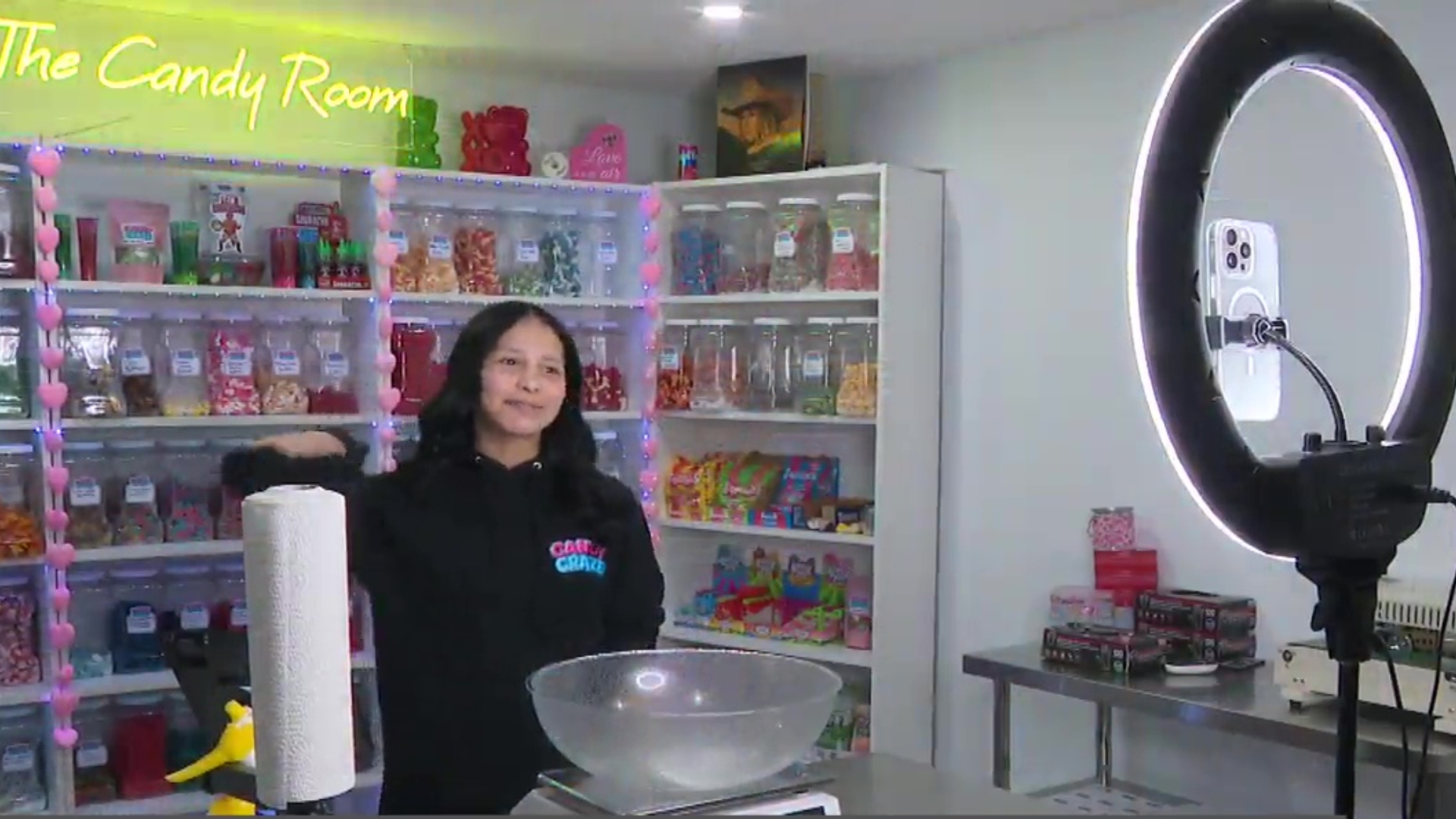 Момиче от Алберта, преследващо сладка мечта да управлява онлайн магазин за бонбони, печели последователи в TikTok