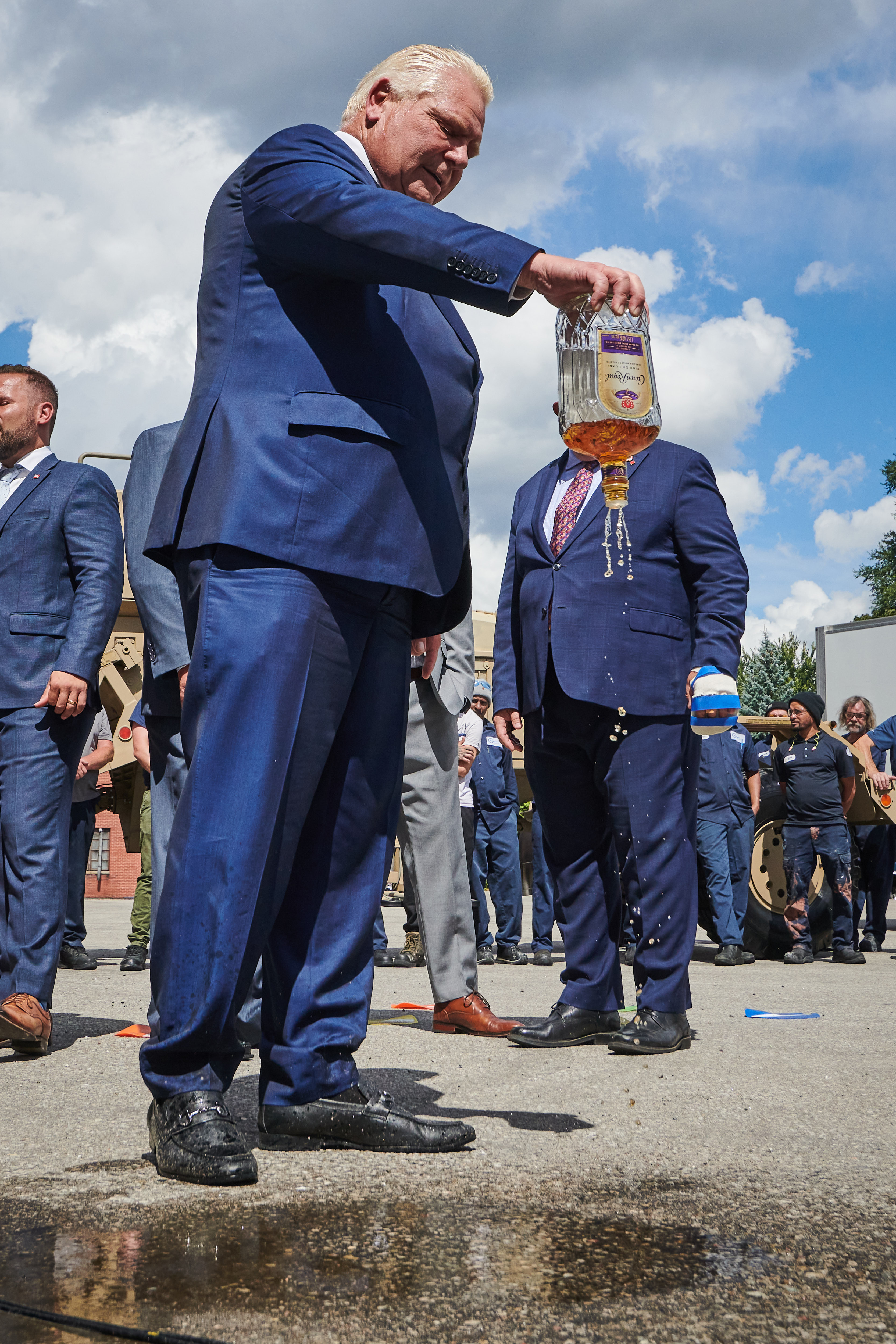 Diageo потвърждава „продължаващи дискусии“ с правителството на Ford за предотвратяване на забраната на Crown Royal