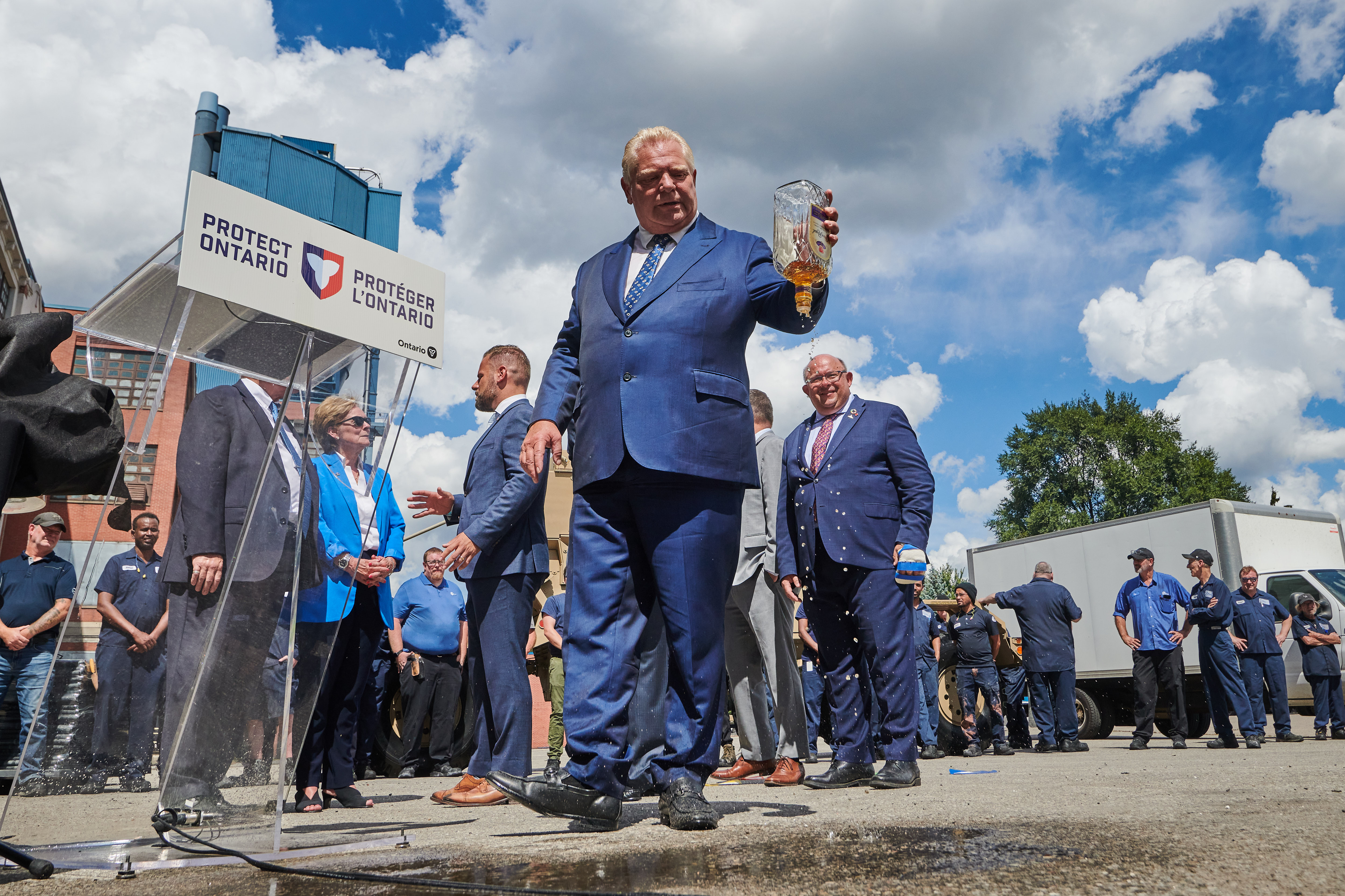 „Натрупване на запаси“: Форд потвърждава, че ще премахне Crown Royal от LCBO следващия месец