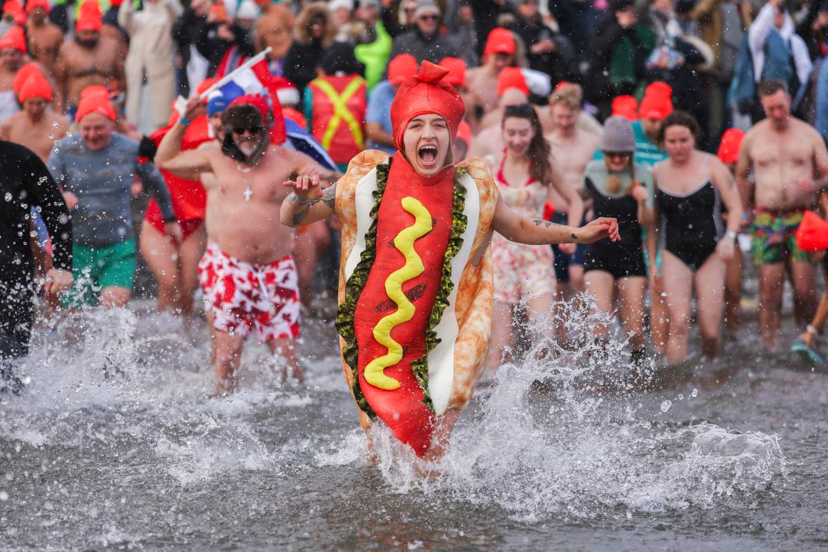 People participate in the annual polar bear dip on New Year’s Day in Oakville, Ont., Thursday, Jan. 1, 2026. THE CANADIAN PRESS/Nick Iwanyshyn